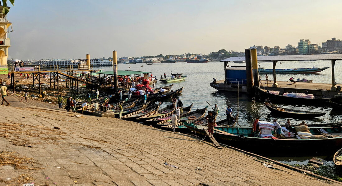 View over the Buriganga River in Dhaka old town. | Photo credit: Sara Almeida